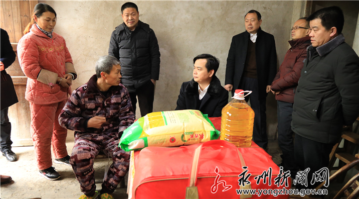 金洞：何德波走访慰问困难户 检查道路安全生产安全